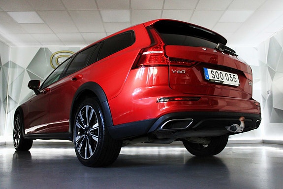 Volvo V60 Cross Country 7 of 27