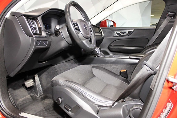 Volvo V60 Cross Country 12 of 27