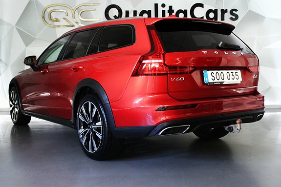 Volvo V60 Cross Country 10 of 27