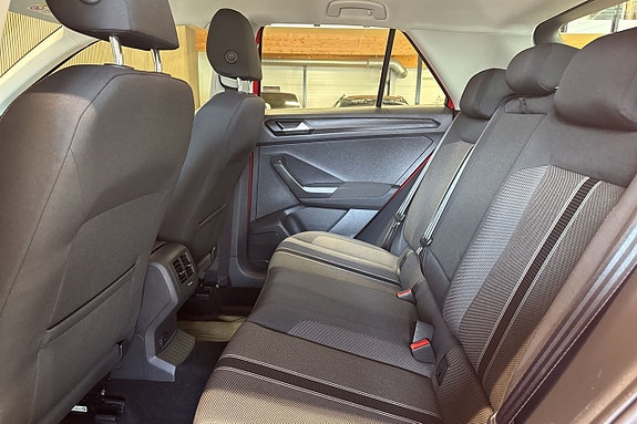 Volkswagen T-Roc 7 of 9