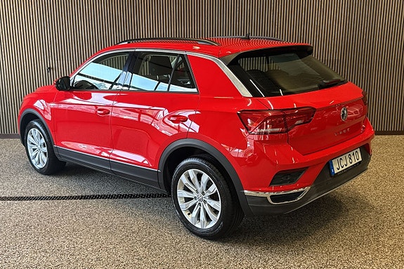 Volkswagen T-Roc 3 of 9
