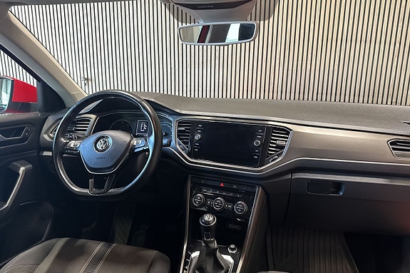 Volkswagen T-Roc 6 of 9