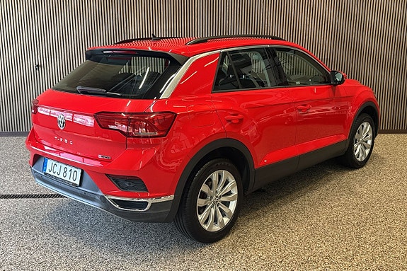 Volkswagen T-Roc 4 of 9