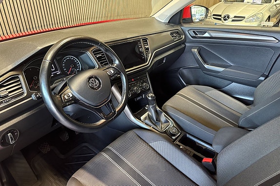 Volkswagen T-Roc 5 of 9