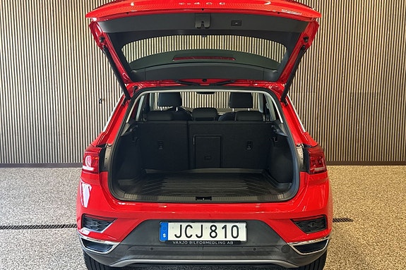 Volkswagen T-Roc 8 of 9