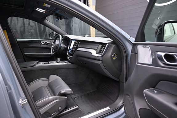 Volvo XC60 14 of 30