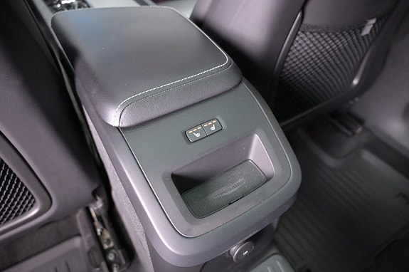 Volvo XC60 13 of 30