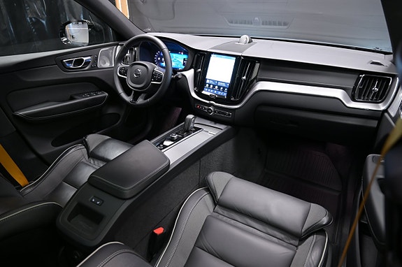 Volvo XC60 15 of 30