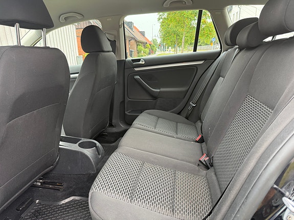 Volkswagen Golf VI 7 of 10