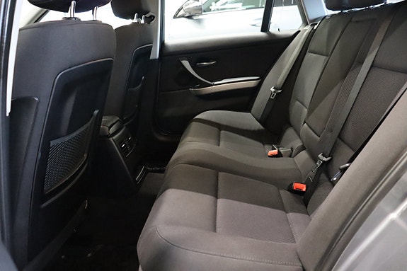 BMW 320d 9 of 19