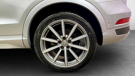 Audi Q3 6 of 12