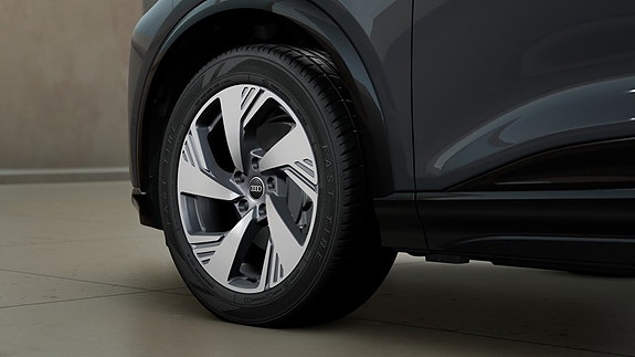 Audi Q6 e-tron 6 of 8