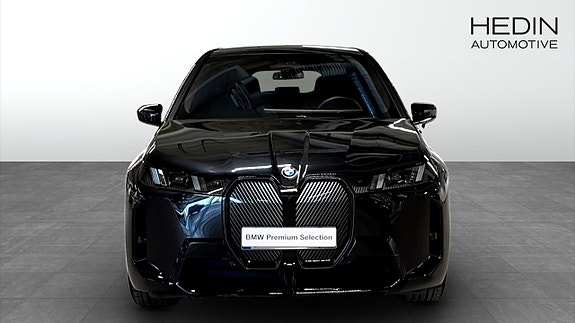 BMW iX 8 of 10