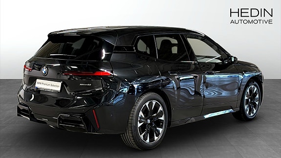 BMW iX 2 of 10