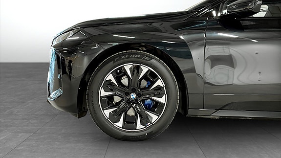 BMW iX 9 of 10