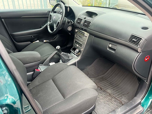 Toyota Avensis 3 of 7