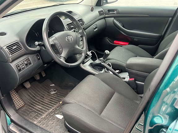 Toyota Avensis 4 of 7