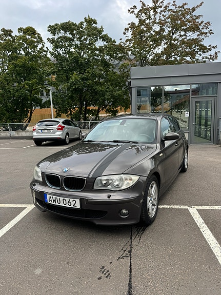 BMW 118i 2 of 8