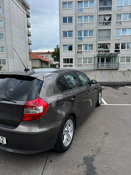 BMW 118i 4 of 8
