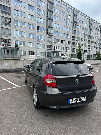 BMW 118i 3 of 8