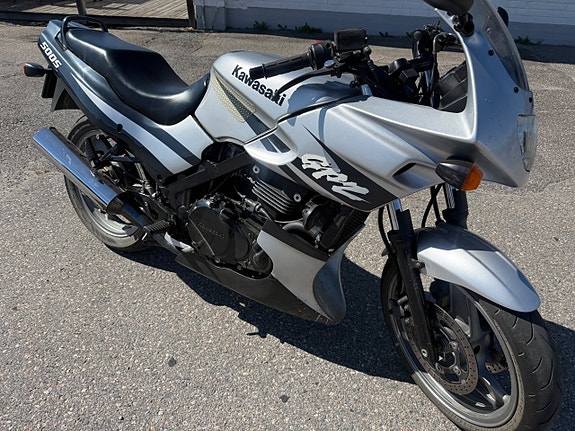 Kawasaki GPZ 500 S 2 of 6