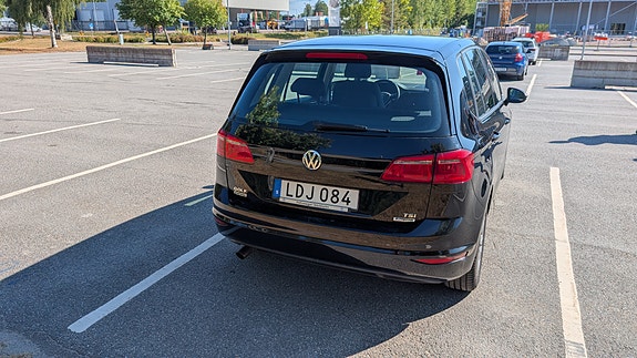 Volkswagen Golf Sportsvan 3 of 10