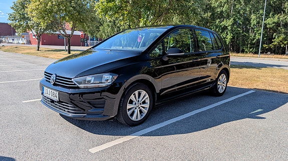 Volkswagen Golf Sportsvan 2 of 10