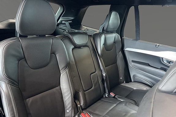 Volvo XC90 11 of 30