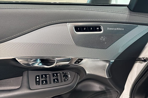 Volvo XC90 24 of 30