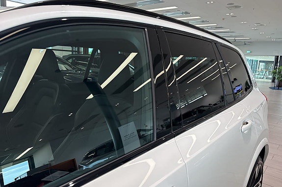 Volvo XC90 16 of 30