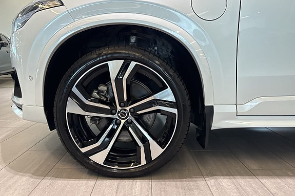 Volvo XC90 19 of 30