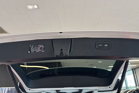 Volvo XC90 15 of 30