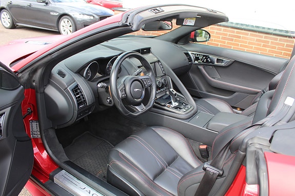 Jaguar F-TYPE 2 of 14