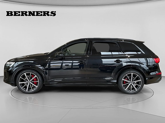 Audi Q7 2 of 11