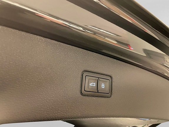 Audi Q7 9 of 17