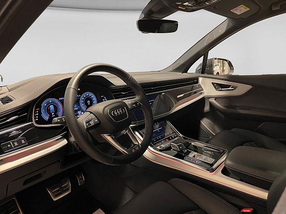 Audi Q7 4 of 17