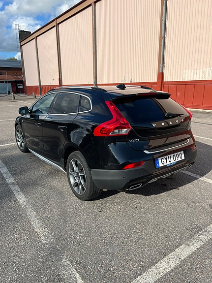 Volvo V40 Cross Country 3 of 10