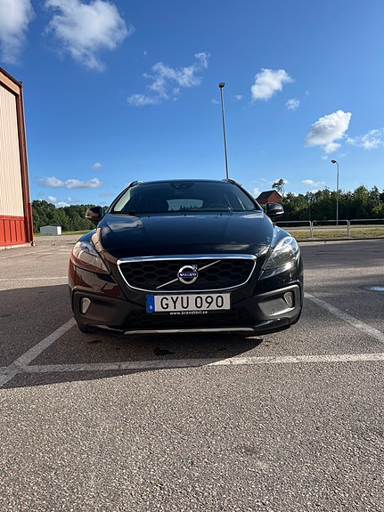 Volvo V40 Cross Country 2 of 10