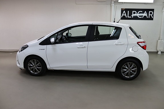 Toyota Yaris 8 of 22