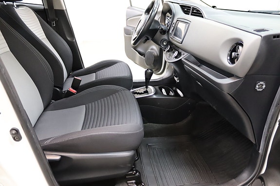 Toyota Yaris 12 of 22