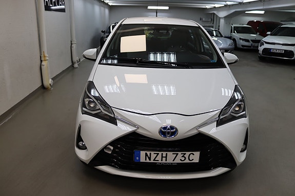 Toyota Yaris 4 of 22