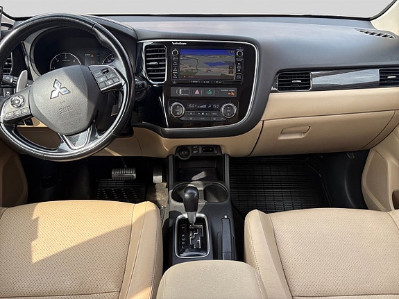 Mitsubishi Outlander 12 of 16