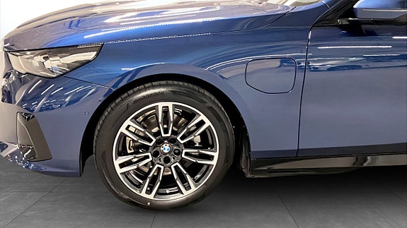 BMW 530e 9 of 9