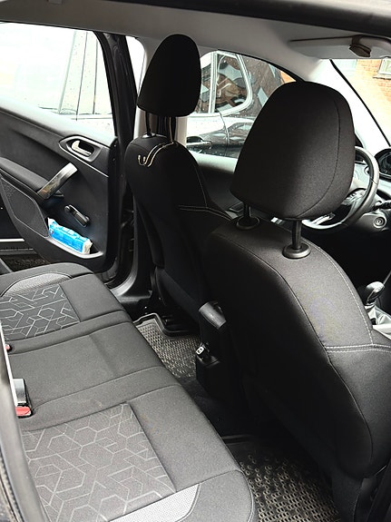 Peugeot 2008 4 of 7