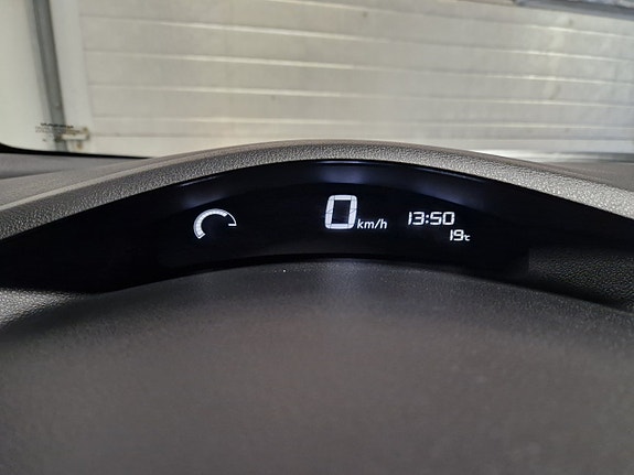 Nissan Leaf 13 of 16