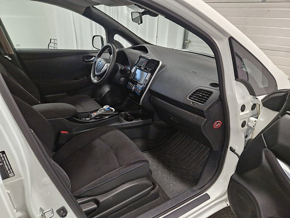 Nissan Leaf 7 of 16