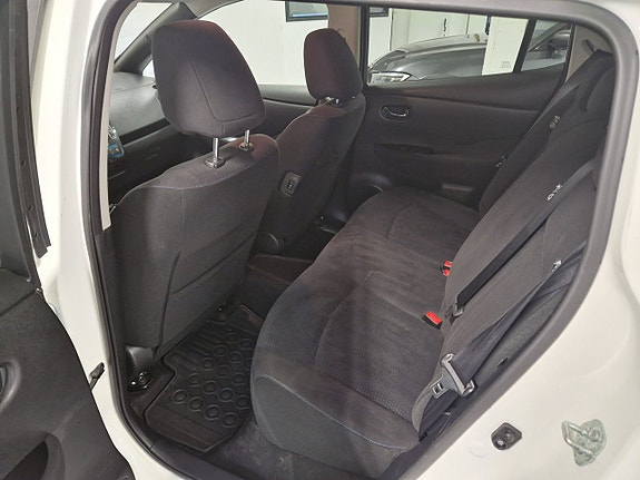 Nissan Leaf 11 of 16