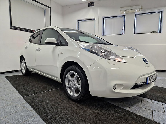 Nissan Leaf 3 of 16
