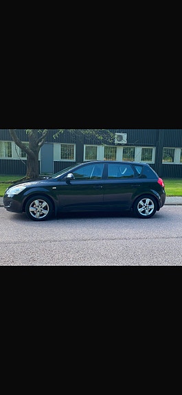 Kia Ceed 2 of 6