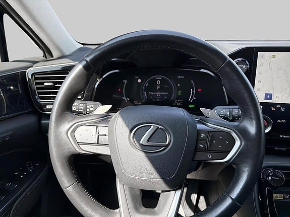 Lexus NX450h+ 8 of 10